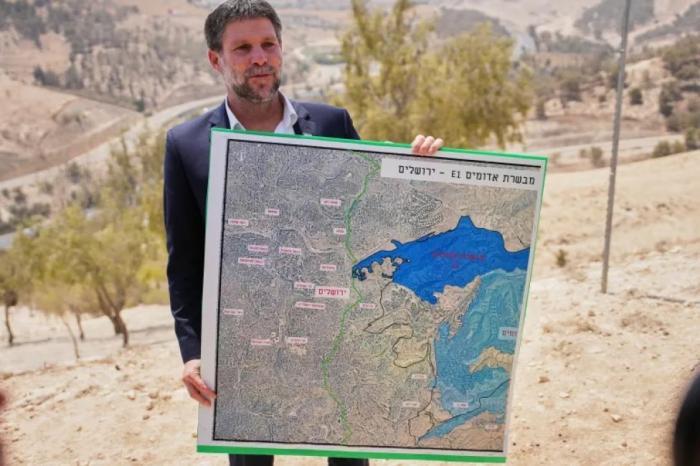 سموتريتش: صدور مذكرة اعتقال دولية بحقي "إعلان حرب" وسنرد بالمثل ضد السلطة الفلسطينية .. سموتريتش: صدور مذكرة اعتقال دولية بحقي "إعلان حرب" وسنرد بالمثل ضد السلطة الفلسطينية ..