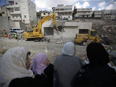الاحتلال يهدم غرفتين شمال القدس