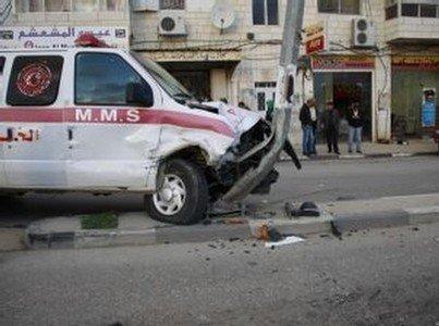 نابلس: اصابة 9 مواطنين في حادث سير بين سيارة اسعاف ومركبة خصوصية