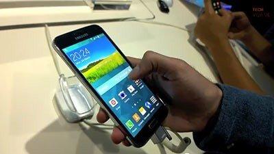 بالفيديو.. أول "غالاكسي S5" وصل إلى دبي على يخت فاخر بالفيديو.. أول "غالاكسي S5" وصل إلى دبي على يخت فاخر