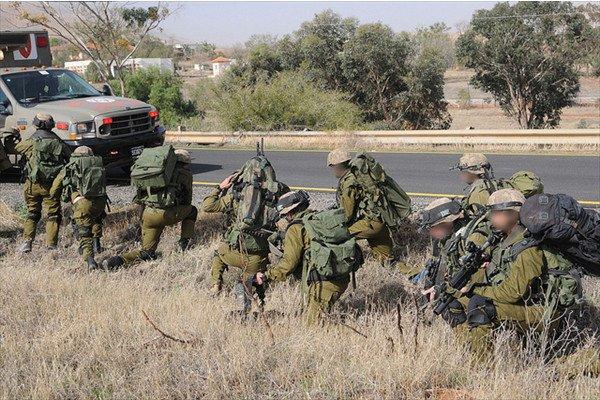 جيش الاحتلال يزعم قتل 4 اشخاص حاولوا زرع عبوة ناسفة قرب الحدود الفلسطينية السورية