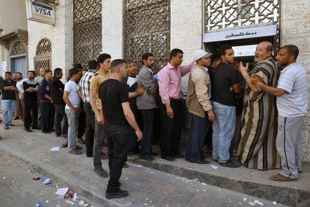 &quot;النقد&quot; تطلب من البنوك تأجيل أقساط المقترضين في غزة