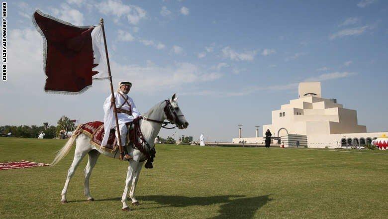 خلفان يطالب بضم قطر لدولة الإمارات لتصبح الإمارة الثامنة