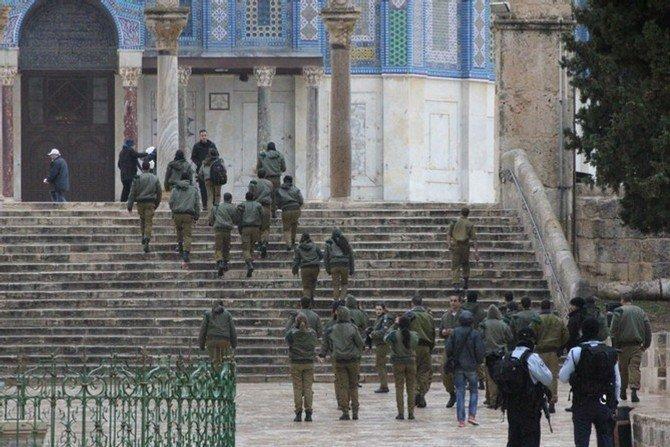 بالصور... 10 ملايين إسرائيلي وسائح انتهكوا حرمة الأقصى العام الماضي بالصور... 10 ملايين إسرائيلي وسائح انتهكوا حرمة الأقصى العام الماضي