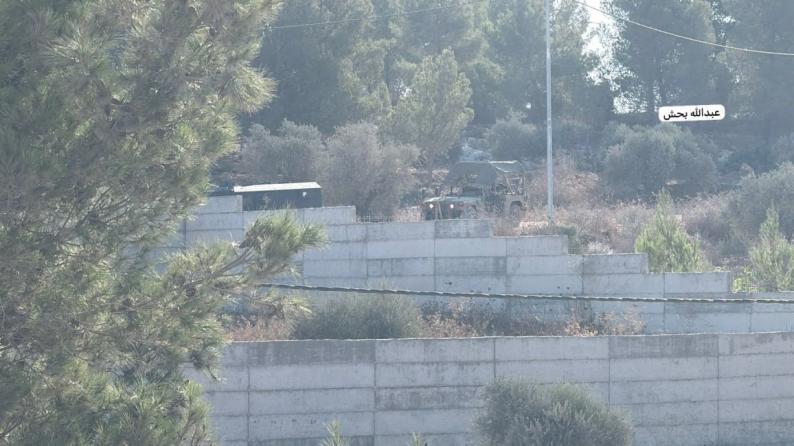 مستوطنون بحماية جيش الاحتلال يهاجمون قاطفي الزيتون في بيتا جنوب نابلس مستوطنون بحماية جيش الاحتلال يهاجمون قاطفي الزيتون في بيتا جنوب نابلس