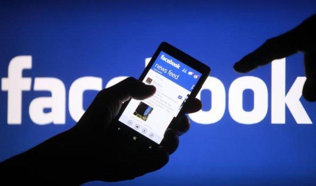 فيسبوك يحقق مع شركة أمريكية في مزاعم مشاركة بيانات المستخدمين