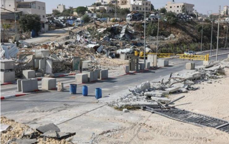 تواصل العدوان على الخليل.. نزوح أكثر من 200 عائلة ومخطط لتهجير 2500 مواطن من دير بحة والجلدة تواصل العدوان على الخليل.. نزوح أكثر من 200 عائلة ومخطط لتهجير 2500 مواطن من دير بحة والجلدة