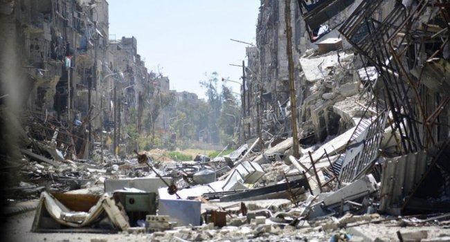 داعش يستسلم في اليرموك ويرفع الأعلام البيضاء