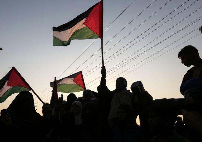 ضغوط أوروبية على السلطة لمنعها من وقف التحويلات المالية إلى غزة