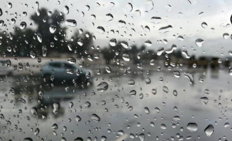 الطقس: أجواء غائمة جزئيا مع فرص لزخات الأمطار