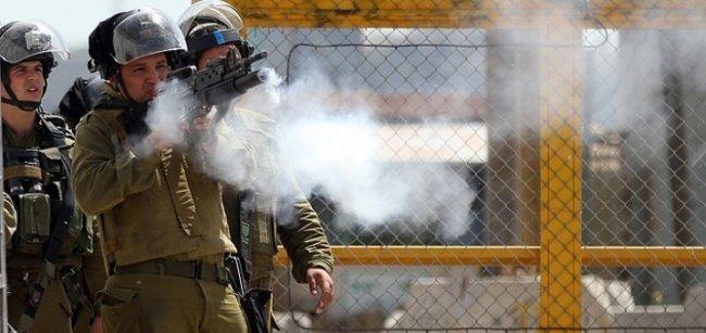 الاحتلال يقتحم بيتونيا ويطلق الغاز تجاه المواطنين