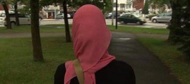 عنصريّان في بلجيكا يرسمان صلباناً على جسد مسلمة بأدوات حادة