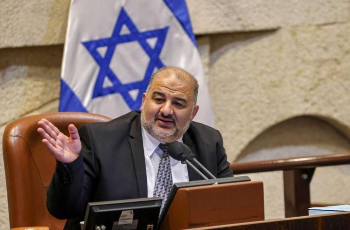 منصور عباس يرفض وصم دولة الاحتلال بالأبرتهايد
