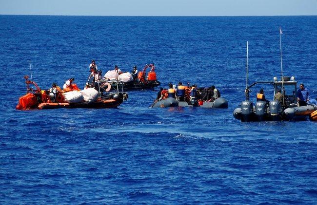 إنقاذ 61 مهاجراً قبالة السواحل الليبية