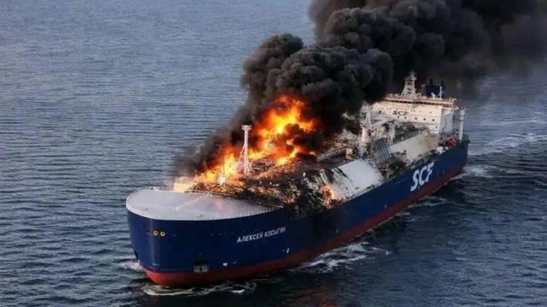 هدد بتوسيع نطاق مواجهة السفن المخالفة .. الحرس الثوري الإيراني: استهداف سفينة تحمل الغاز المسال حاولت عبور مضيق هرمز هدد بتوسيع نطاق مواجهة السفن المخالفة .. الحرس الثوري الإيراني: استهداف سفينة تحمل الغاز المسال حاولت عبور مضيق هرمز