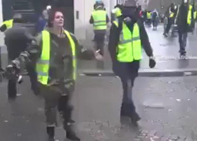 فيديو| شرطية فرنسية تبكي بحرقة: اقتلوني لكن لا تخربوا باريس