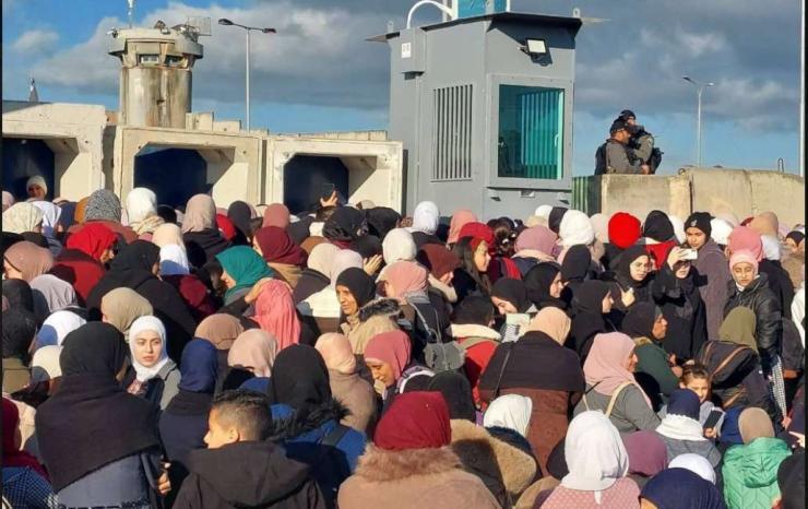 الاحتلال يعيق وصول آلاف المصلين إلى الأقصى في الجمعة الثانية من رمضان الاحتلال يعيق وصول آلاف المصلين إلى الأقصى في الجمعة الثانية من رمضان