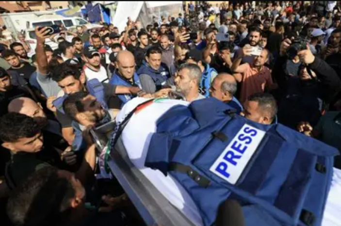 المجلس الوطني: استهداف الصحفيين محاولة لقتل الحقيقة وطمس الرواية الفلسطينية المجلس الوطني: استهداف الصحفيين محاولة لقتل الحقيقة وطمس الرواية الفلسطينية