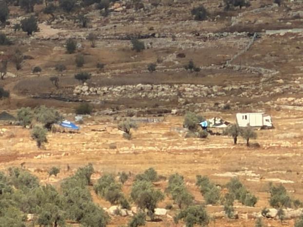 مستوطنون يقيمون بؤرة استيطانية جديدة غرب رام الله مستوطنون يقيمون بؤرة استيطانية جديدة غرب رام الله