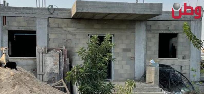 الاحتلال يجبر مواطنا من قلنسوة على هدم منزله