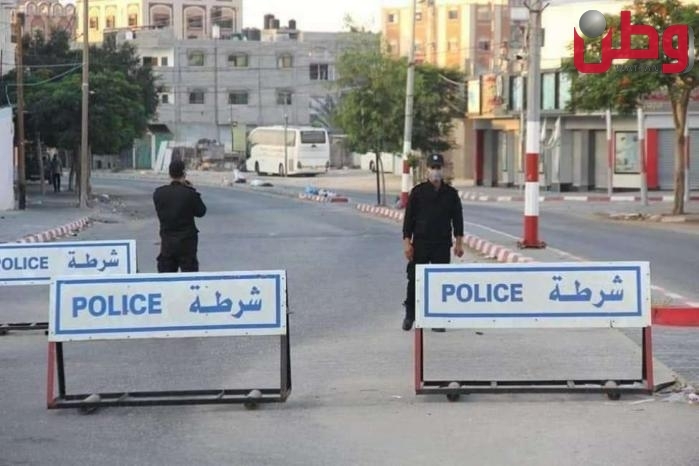 المركز الفلسطيني لحقوق الإنسان يدين حظر الشرطة في غزة الكوفية واعتدائها على الطلبة في جامعة الأزهر