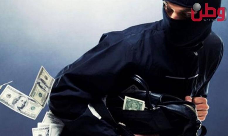 الشرطة: سطو مسلح على بنك في جنين، وباشرنا البحث والتحري عن المشتبه بهم