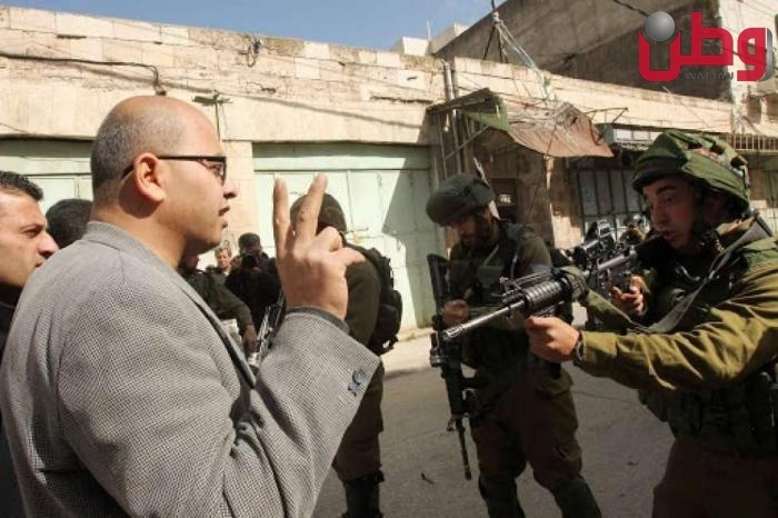 المركز الفلسطيني لحقوق الإنسان يدين اعتقال المحامي فريد الأطرش