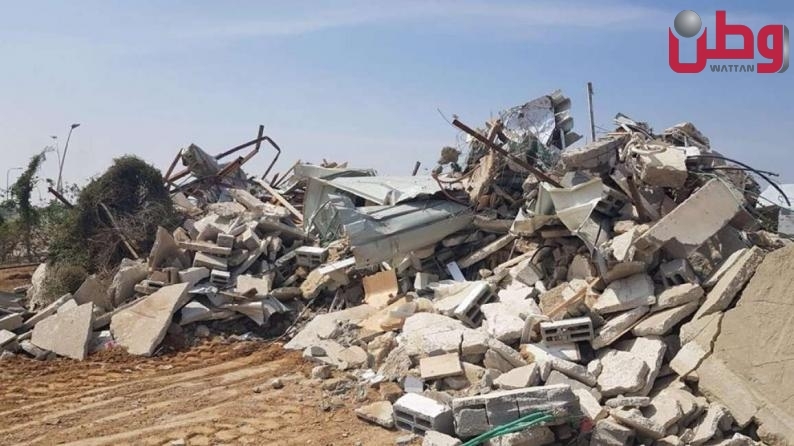 سلطات الاحتلال تهدم مبنيين في رهط بالنقب المحتل سلطات الاحتلال تهدم مبنيين في رهط بالنقب المحتل