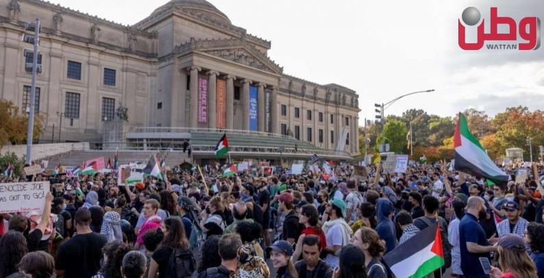 &quot;فلسطين ليست للبيع&quot;.. محتجون يقاطعون اجتماعاً لبيع عقارات بالضفة الغربية والقدس لليهود بأمريكا