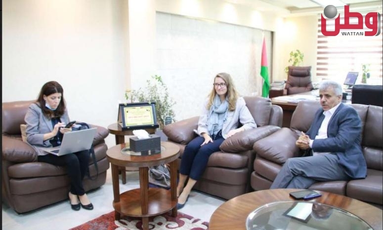 جامعة بوليتكنك فلسطين واليونسكو يبحثان آفاق التعاون المُشترك