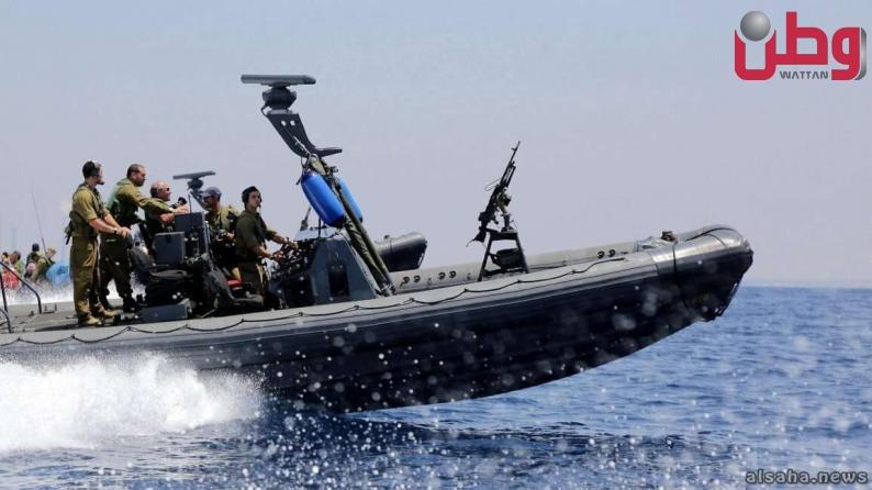 زوارق الاحتلال تستهدف مراكب الصيادين شمال وجنوب القطاع