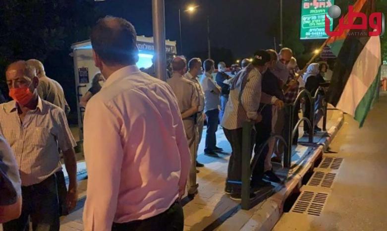 وقفة دعم وإسناد للأسرى المضربين عن الطعام أمام مستشفى "كابلان" وقفة دعم وإسناد للأسرى المضربين عن الطعام أمام مستشفى "كابلان"