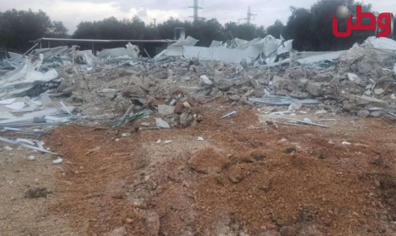 سلطات الاحتلال تهدم منشاة تجارية في "أبو سنان" بالداخل المحتل سلطات الاحتلال تهدم منشاة تجارية في "أبو سنان" بالداخل المحتل
