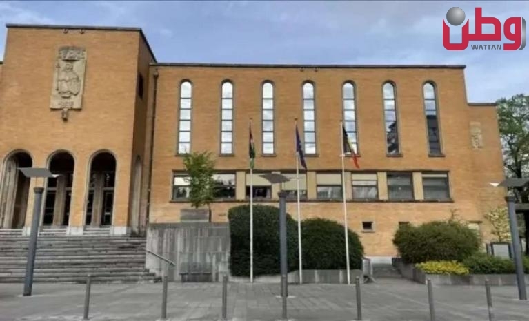 رفع علم فلسطين فوق مبنى بلدية في بلجيكا تضامنا مع أهالي غزة