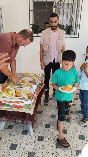 الجالية الفلسطينية في بريمن توزع مئات طرود الفواكه على دار الأيتام في مدينة غزة