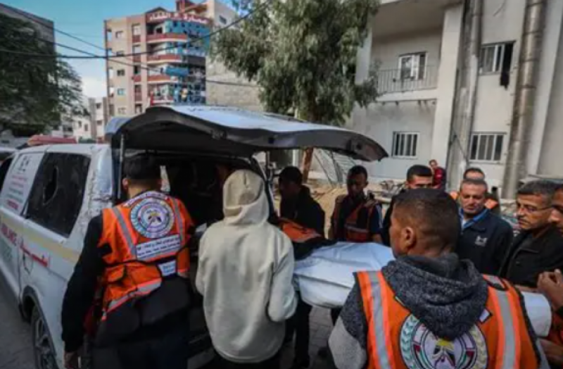 شهيد وإصابات في قصف إسرائيلي استهدف مركبة مدنية جنوب غرب غزة