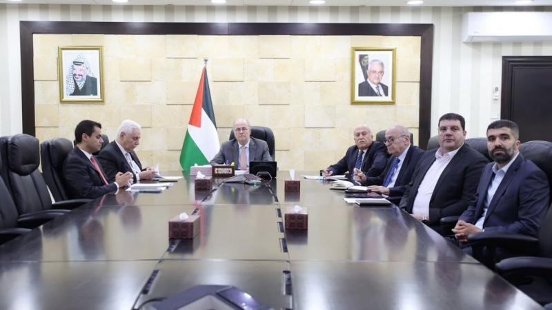 مصطفى يدعو إلى توظيف خبرات فلسطينيي الشتات لدعم الاقتصاد الوطني