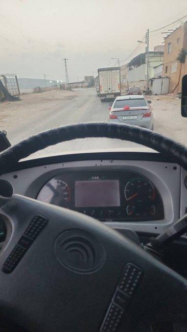 الاحتلال يواصل احتجاز حافلة ركاب على حاجز بيت فوريك شرق نابلس منذ ليلة أمس