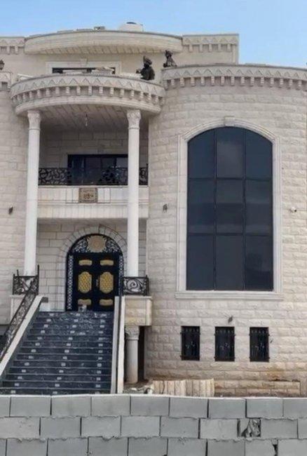 بالفيديو.. الاحتلال يستولي على منزل باقتحام قرية المغير