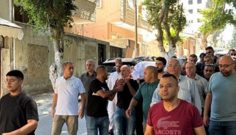 أهالي طولكرم يشيّعون شهيدًا من غزة ارتقى خلال مطاردة الاحتلال له