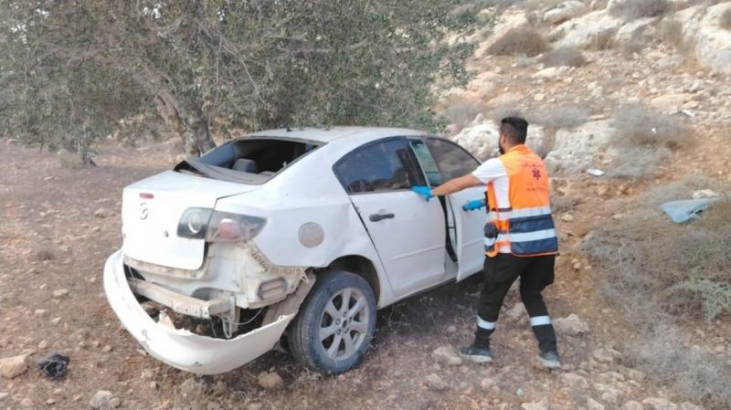 إصابة مواطن إثر انقلاب مركبته خلال مطاردة المستوطنين له جنوب نابلس