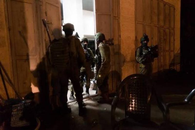 الاحتلال يداهم عدة منازل في مخيم عايدة وبلدة جناتا بمحافظة بيت لحم