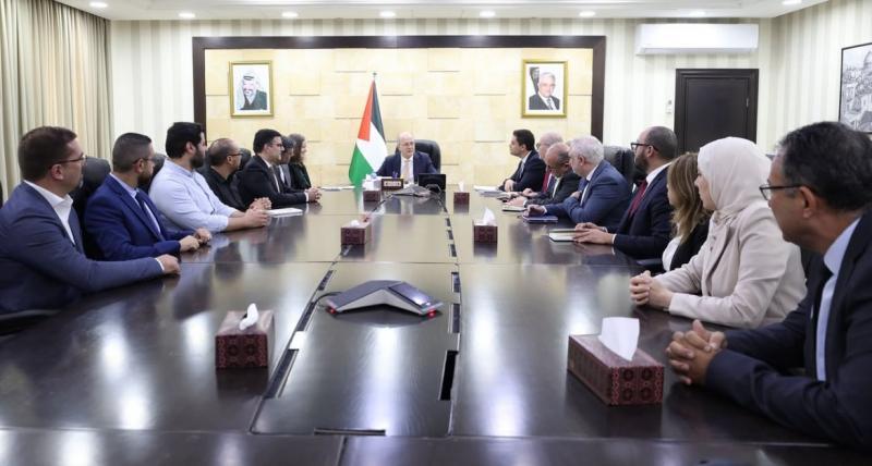 رئيس الوزراء يبحث مع البنك الدولي وشركات تكنولوجية فلسطينية تعزيز الاستثمار والنمو