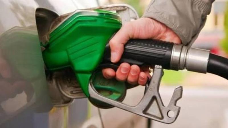 المالية تخفض سعر بنزين 95 بواقع نصف شيقل اعتبارًا من غدٍ