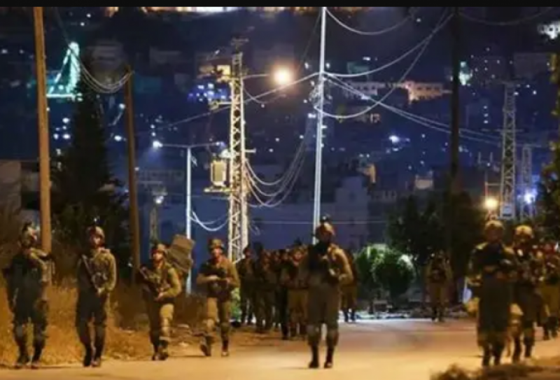 الاحتلال يغلق مداخل ومخارج بلدة حزما شمال شرقي القدس
