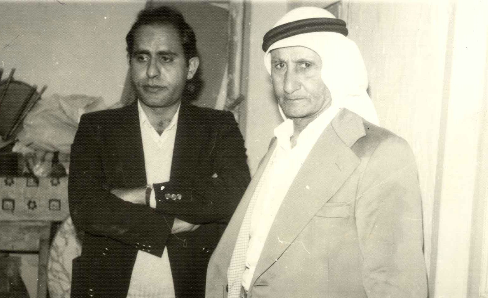 عزالدين المناصرة (جفرا أمي إن غابت أمي ) _ مع أحمد عزيز، (جفرا وياها الرَبع) ، مخيم عين الحلوة، صيدا، لبنان، 22/2/1982